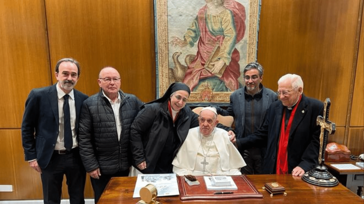 El Papa Francisco con el equipo de Religión Digital