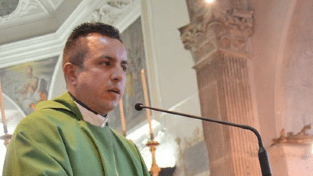 Obispo italiano suspende a un cura de origen colombiano tras dar positivo en cocaína