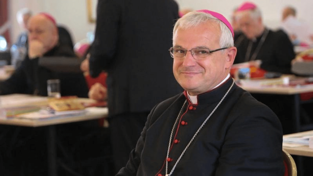 Un medio polaco deberá indemnizar a un obispo al que acusó falsamente de pederasta