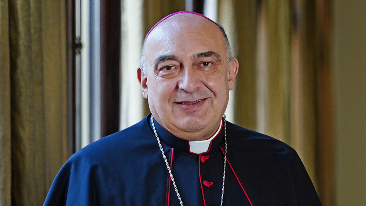 Acusan al arzobispo de Valencia de "catalanizar" los Evangelios