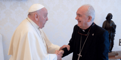 El Papa Francisco con Ángel Pérez Pueyo, obispo de Barbastro