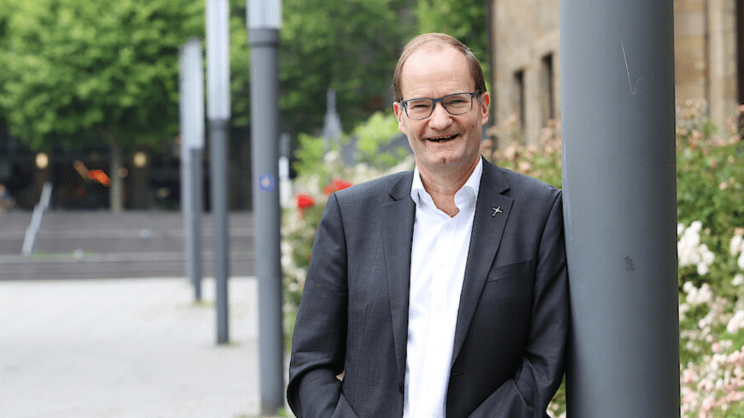 El vicario general de la diócesis de Essen pide acabar con el celibato obligatorio y que las mujeres se puedan ordenar