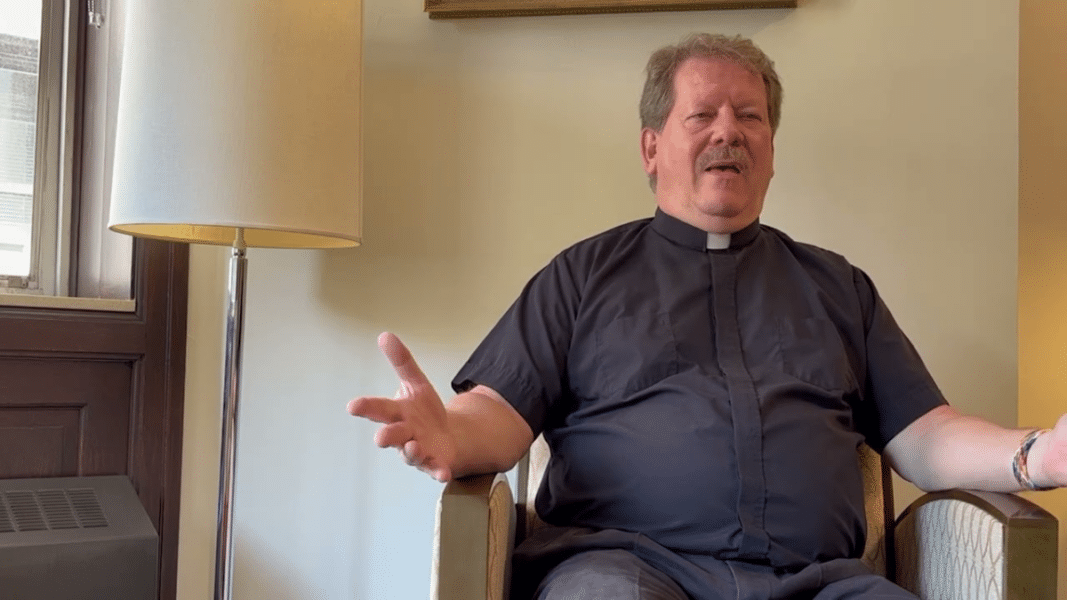 El párroco que ofició una pseudoboda gay en EE UU pide disculpas (más o menos)