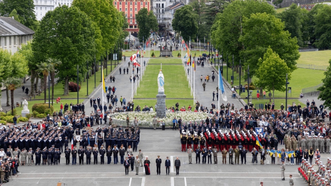Bautizados en Lourdes 180 soldados