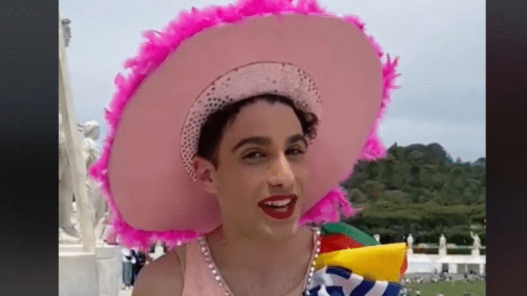 Un ‘artista’ travesti bailó en el festival vaticano de la Jornada Mundial del Niño