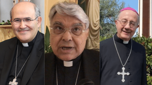 Cardenal cardenal José Tolentino de Mendonça; cardenal Marcello Semeraro y el arzobispo Bruno Forte