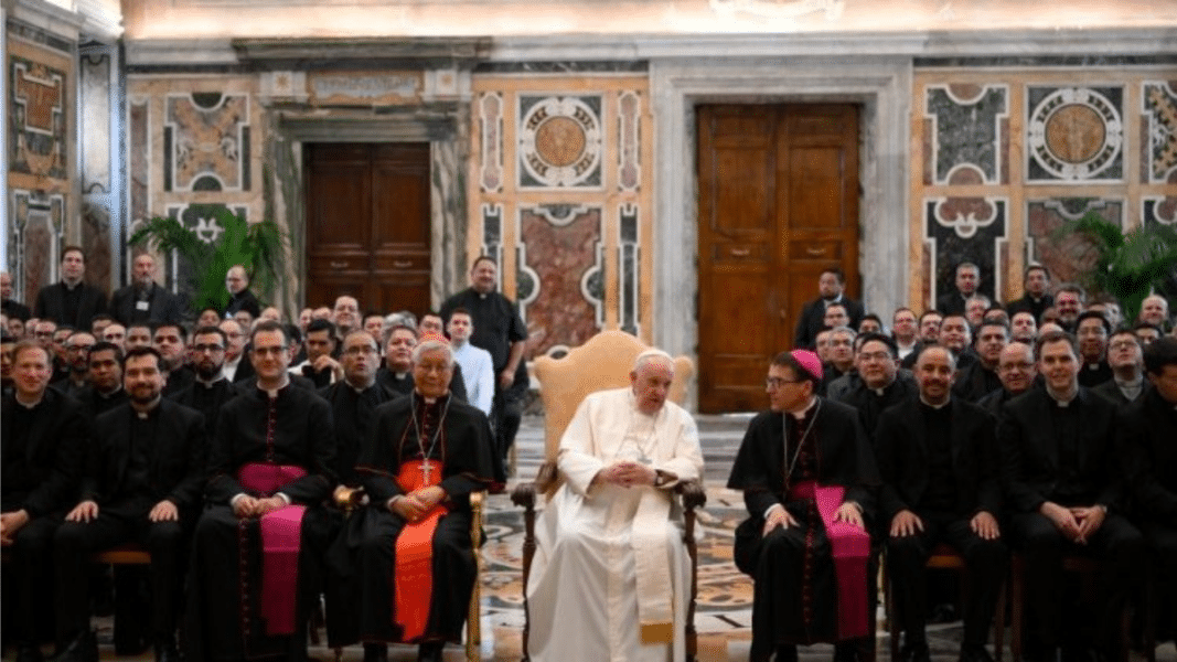 Francisco: «Soy muy consciente de que la inmensa mayoría de los sacerdotes trabajan con generosidad y espíritu de fe»