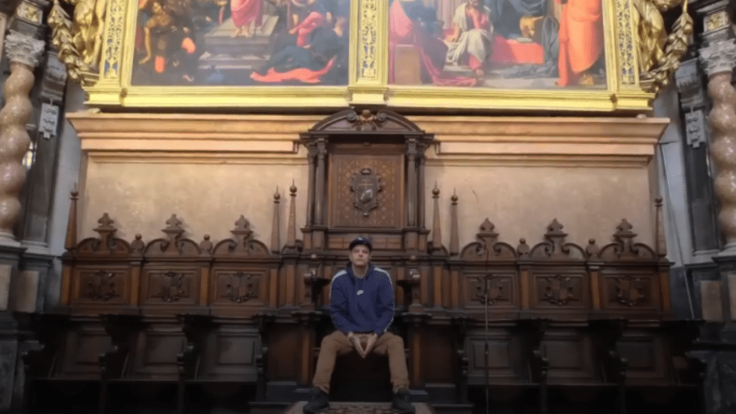 Un rapero graba sin autorización un videoclip en la catedral de Valencia y acaba borrándolo