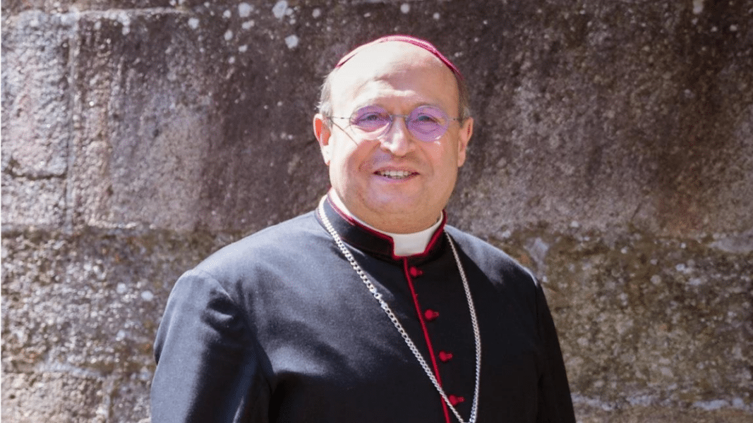 El arzobispo de Santiago de Compostela no descarta que la Iglesia cambie la doctrina sobre el celibato