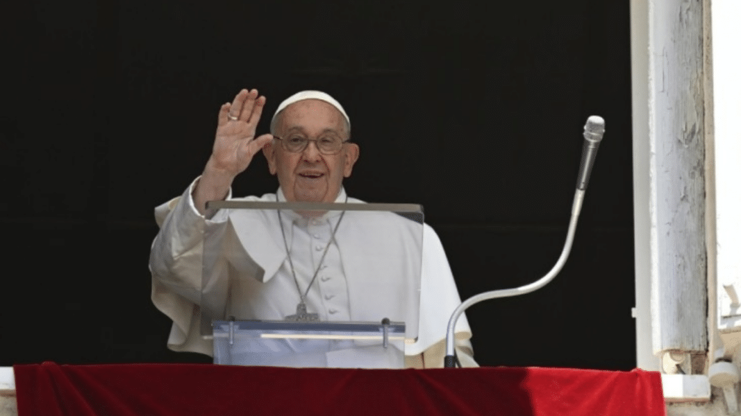 El Papa pide que la Iglesia y la sociedad no trate a nadie como “impuro”