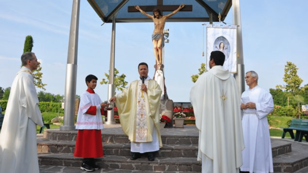 El obispo de Brescia autoriza el culto a María Rosa Mística