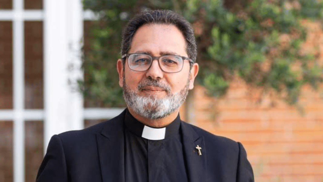 El obispo auxiliar de Madrid, Vicente Martín, negacionista del «efecto llamada» con la inmigración irregular