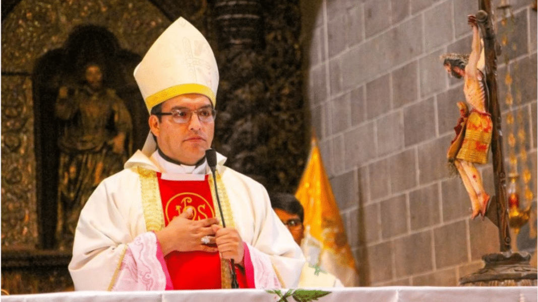 Se agrava el escándalo del obispo de Juli: le acusan de montar una pollería con bienes de la Iglesia