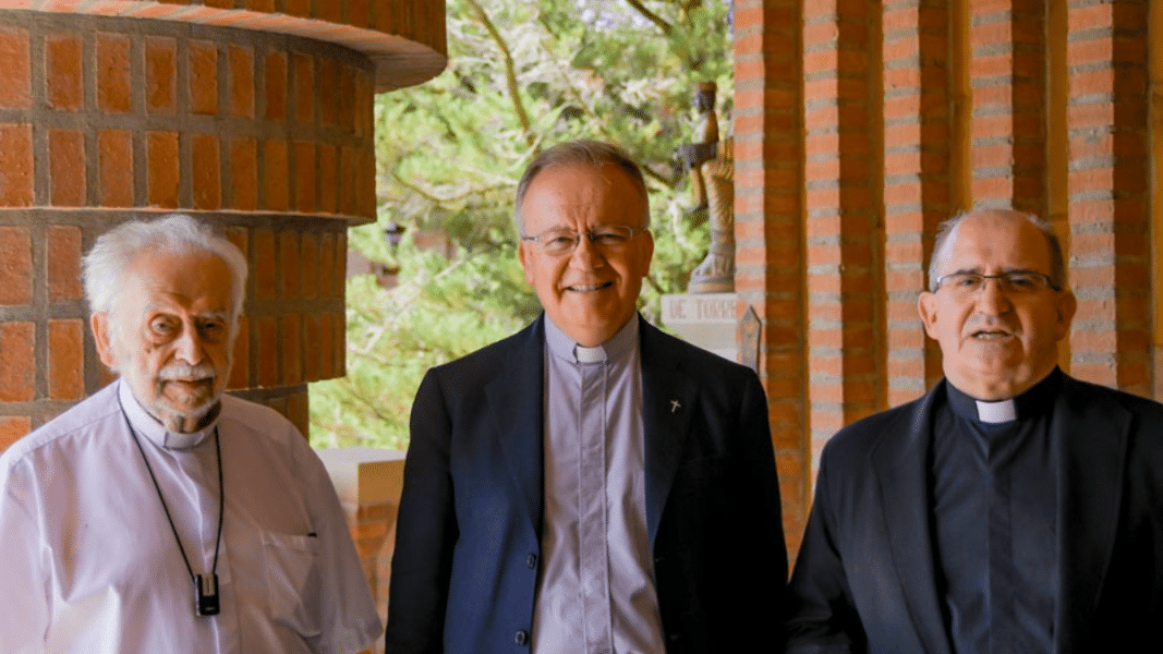 El rector del santuario de Lourdes visita por primera vez Torreciudad
