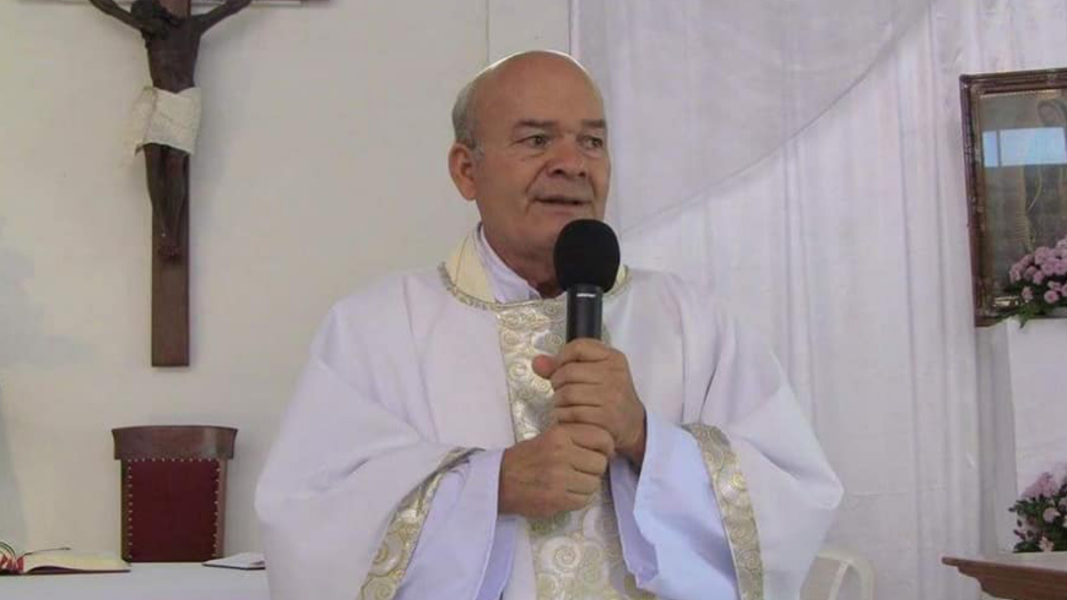 El tirano Daniel Ortega intensifica su represión contra la Iglesia al prohibir la ordenación de 3 sacerdotes y detener a otro de 80 años