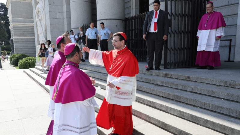 El cardenal Cobo con los nuevos obispos auxiliares