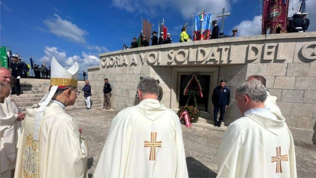 Tagle hizo un llamado enérgico para detener las guerras, las cuales atribuyó a deseos corruptos de dominio y conquista