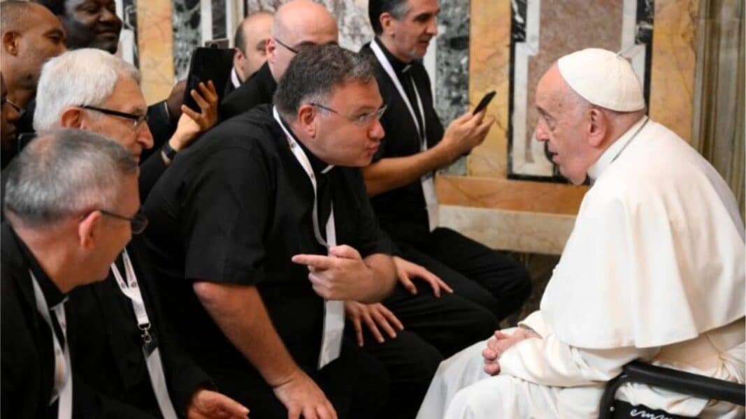 El Papa Francisco, en una conmovedora intervención ante los líderes de cuatro congregaciones religiosas