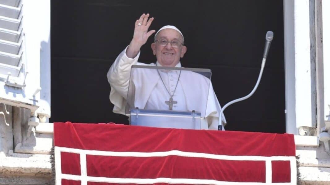 Francisco insta a los fieles a renovar su esperanza en Jesús y exhorta a la comunidad internacional a unirse frente a la crisis de la viruela símica