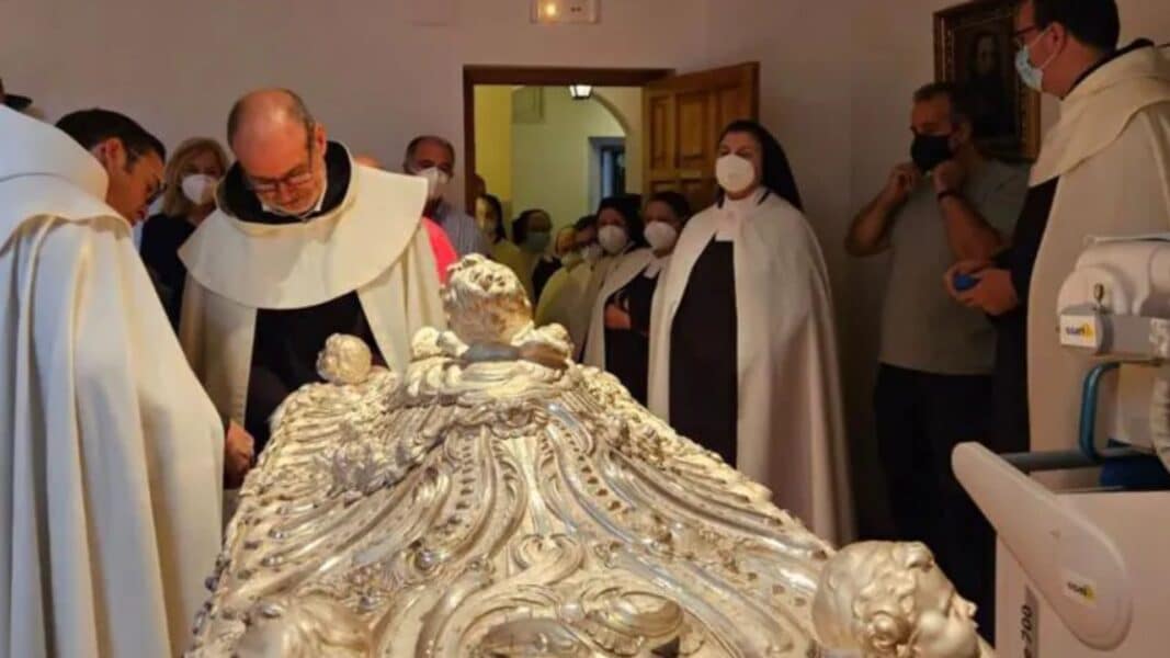 Cuatro siglos después, el cuerpo de Santa Teresa sigue incorrupto
