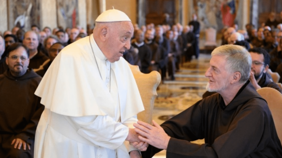 El Papa la vuelve a liar al acusar a Franco de expulsar a los capuchinos vascos de España