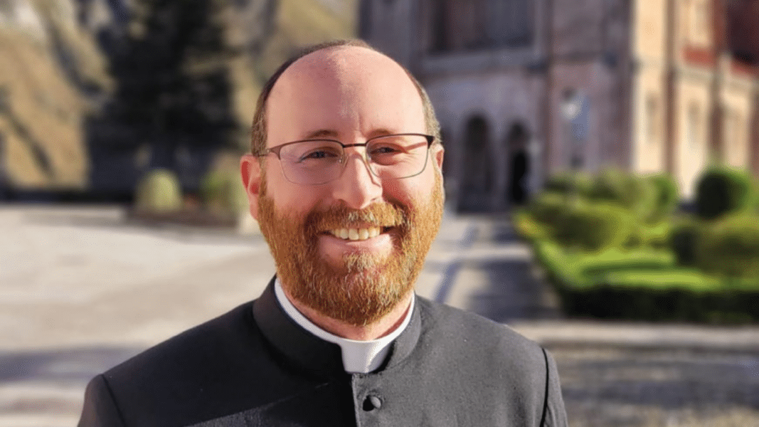 El sacerdote David Cueto será el nuevo abad de Covadonga tras renunciar Sergio Martínez a ocupar el cargo