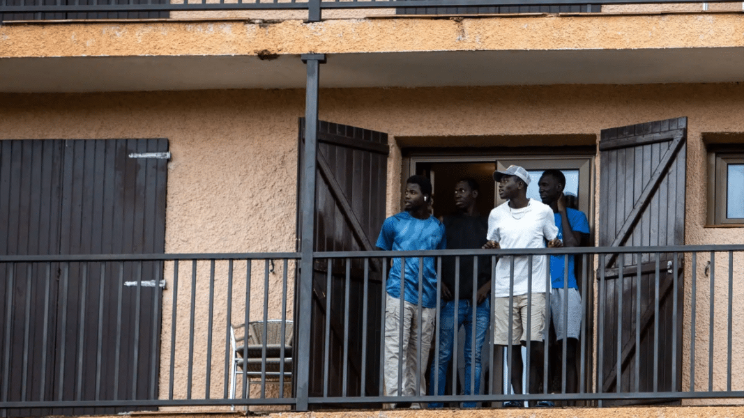 La diócesis de Teruel da la espalda a los vecinos de Mora de Rubielos y defiende la llegada de más de 100 inmigrantes ilegales