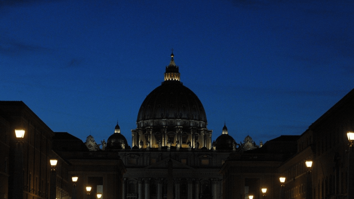 Vaticano escuro à noite