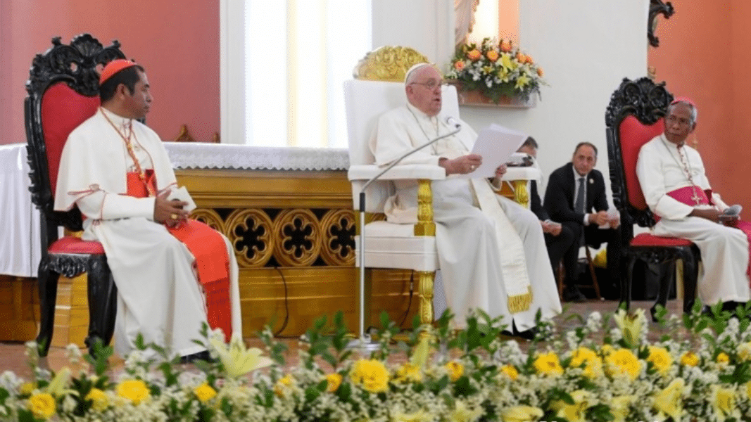 El Papa: «Las mujeres son lo más importante de la Iglesia porque se toman cuidado de los más necesitados»