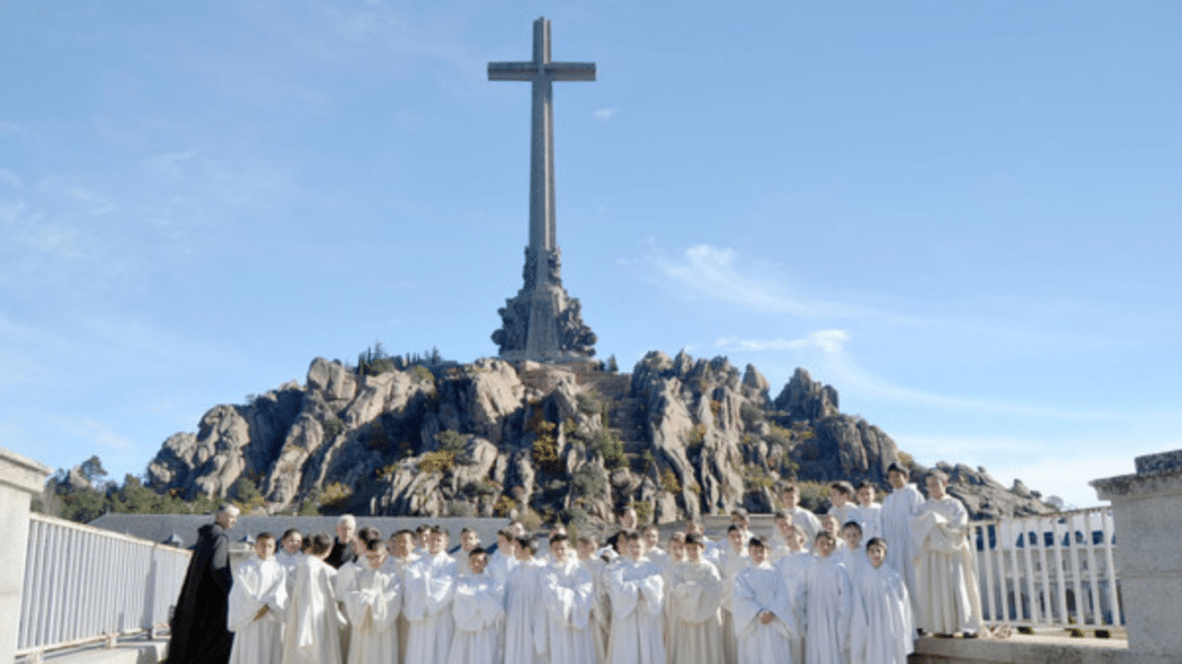 La Comunidad de Madrid inicia los trámites para declarar BIC a la escolanía del Valle de los Caídos