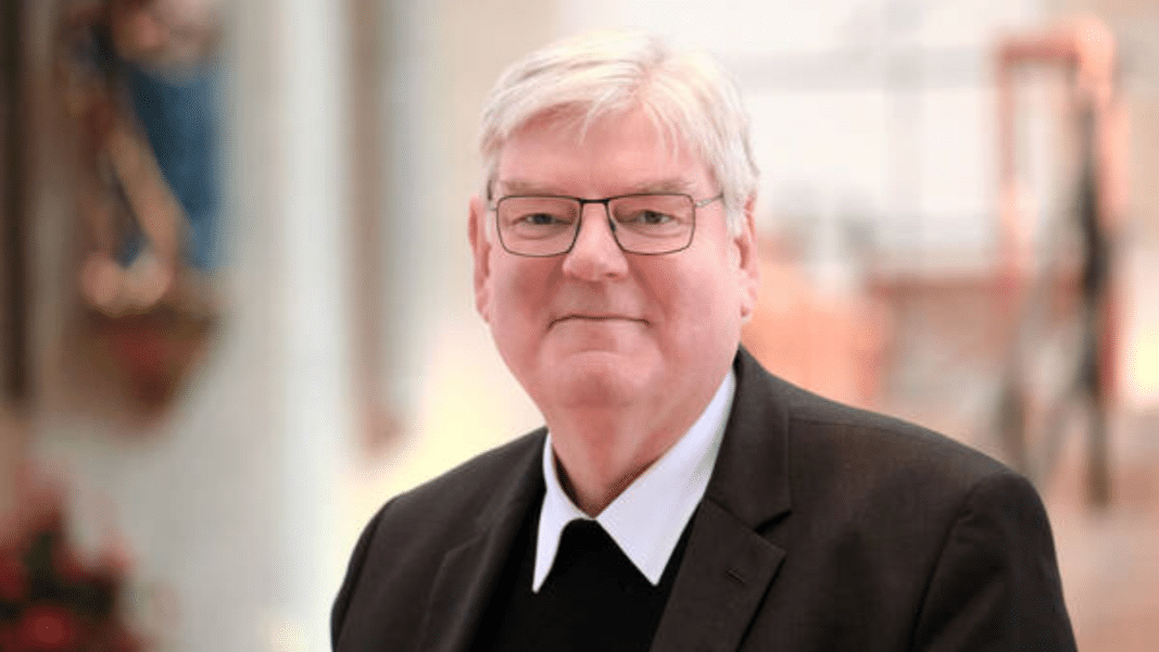 Obispo auxiliar alemán acusado de negligencia en gestión de casos de abusos renuncia «por motivos de salud»