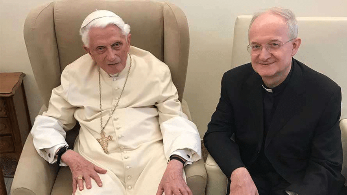 Livio Melina com Bento XVI em agosto de 2019