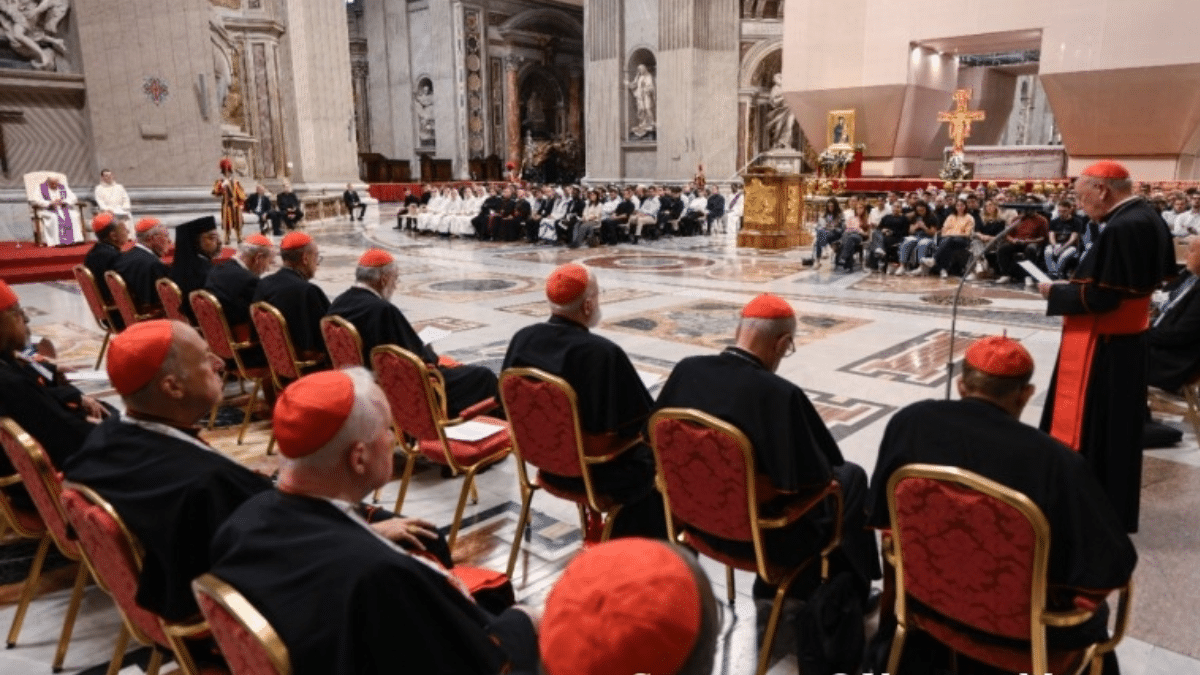 Un cardenal pide perdón durante el acto penitencial celebrado en el Vaticano