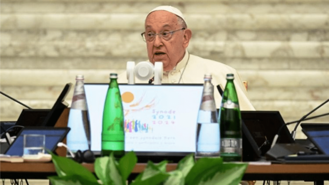 El Papa defiende que la participación en el Sínodo de miembros que no son obispos «no socava la dimensión ‘episcopal’ de la Asamblea»