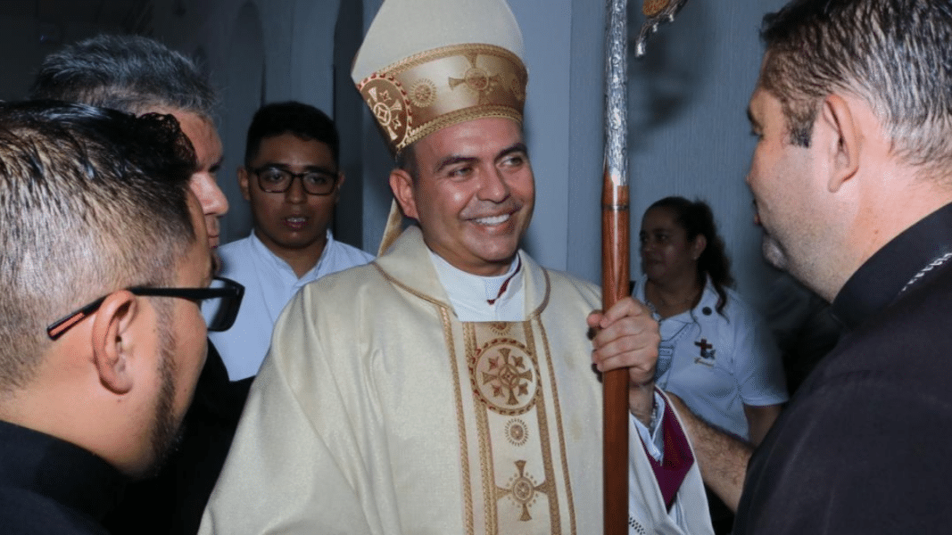 El obispo colombiano William Prieto Daza niega acusaciones de encubrimiento de pederastia