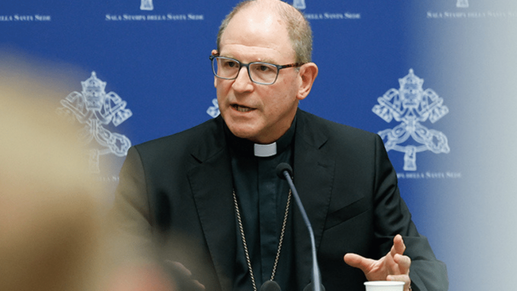 Obispo australiano en el Sínodo sobre el diaconado femenino: “Una pequeña minoría con voz occidental está obsesionada con impulsar este tema”