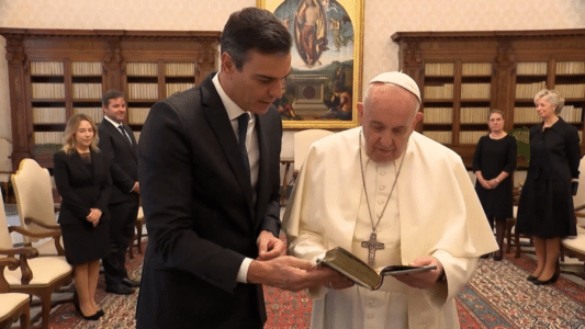Pedro Sánchez con el Papa Francisco
