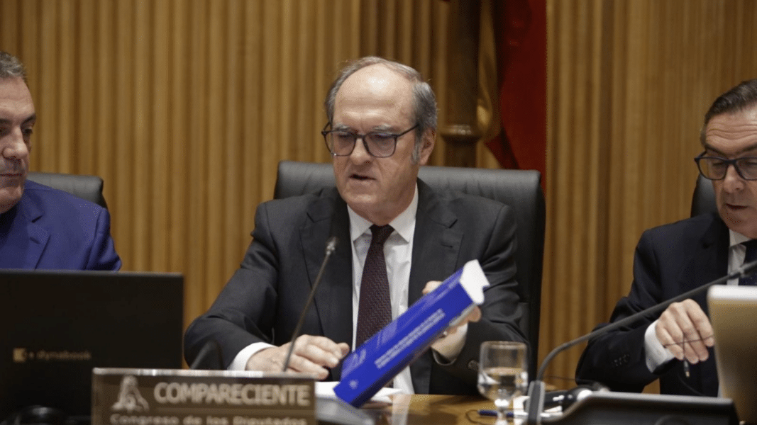 El Defensor del Pueblo, Ángel Gabilondo, durante su comparecencia