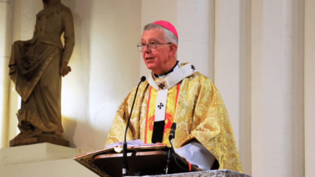 El arzobispo de Toulouse consagra la diócesis y la ciudad al Sagrado Corazón de Jesús antes de un evento satánico