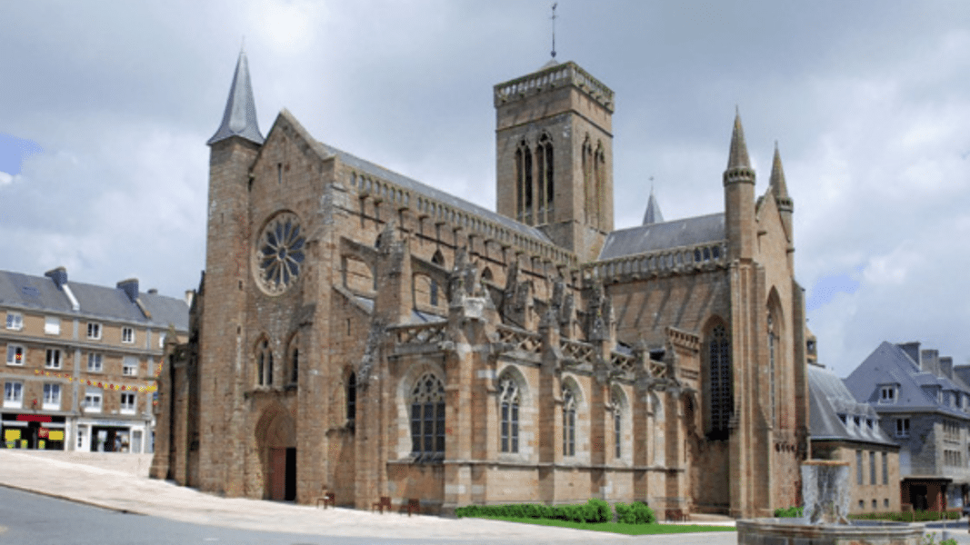 Roban el copón y las hostias consagradas en una iglesia de Francia; el obispo organiza una Misa de reparación