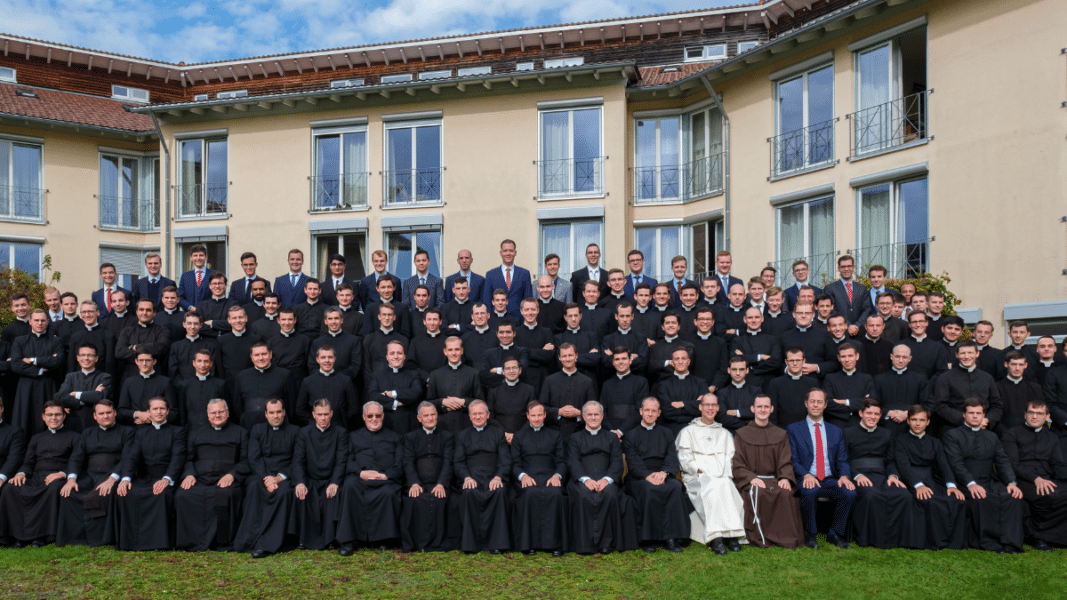 Miembros de la Fraternidad Sacerdotal san Pedro
