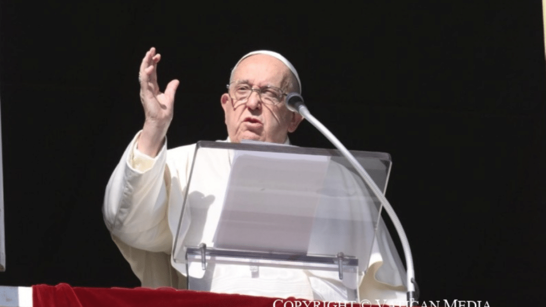 El Papa vuelve a acordarse de Valencia en el Ángelus: «¿Han rezado por Valencia? ¿Han pensado en hacer alguna contribución para ayudar a esas personas?»