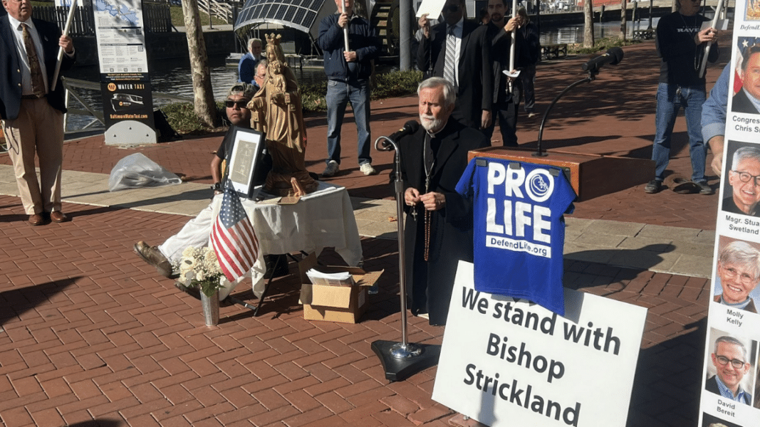 Obispo Strickland: «Todo obispo y cardenal debería declarar pública e inequívocamente que Francisco ya no enseña la fe católica»