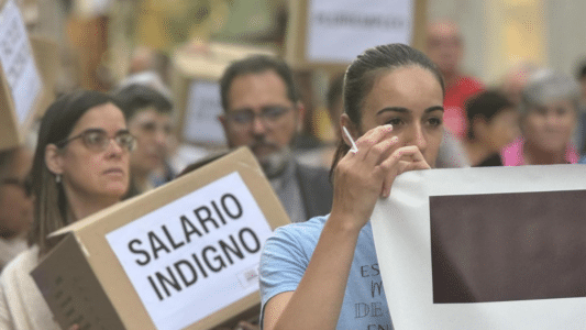 El obispo Vicente Martín camuflado entre los manifestantes