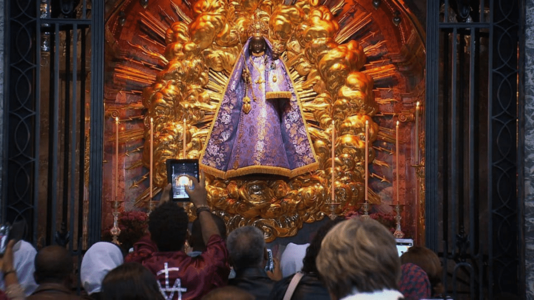 Un inmigrante afgano ataca a la Virgen Negra de Einsiedeln (Suiza)