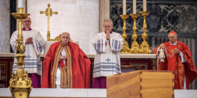 Francisco durante el funeral de Benedicto XVI