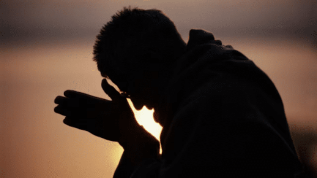 El valor teológico de la oración de petición, ante quien la califica de ridícula