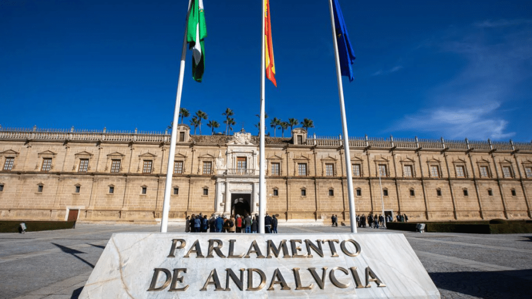 Un funcionario acosado por poner un Belén en el Parlamento de Andalucía: «A ver si acabáis como en Paracuellos»