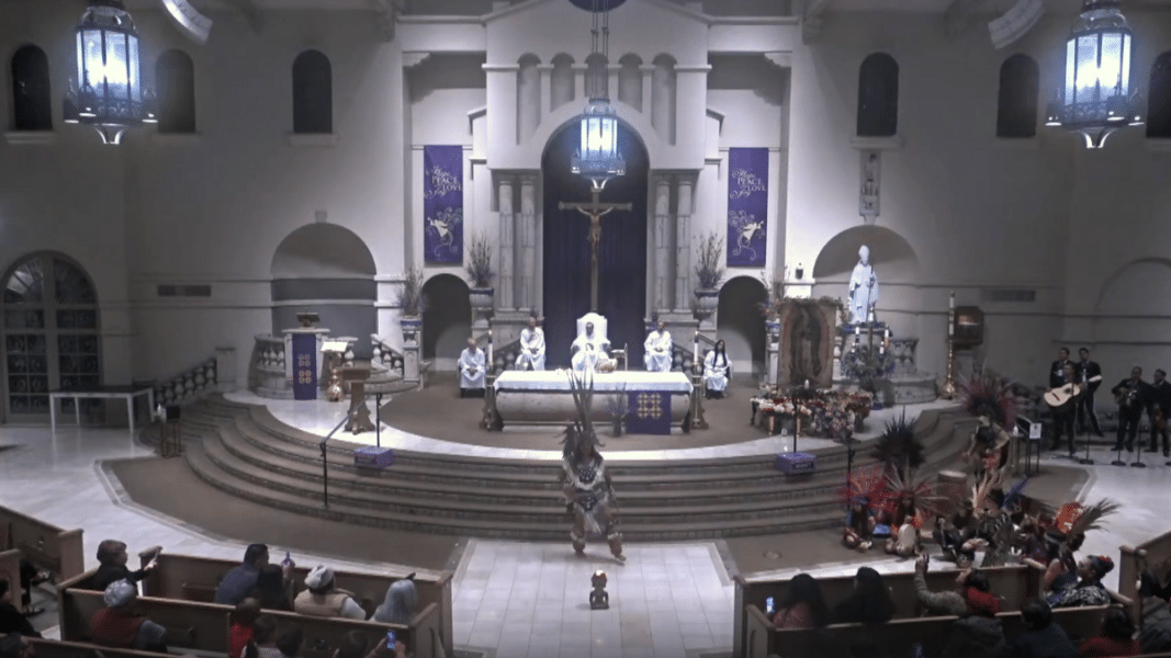 Escándalo por un ritual pagano en plena Misa en Los Ángeles