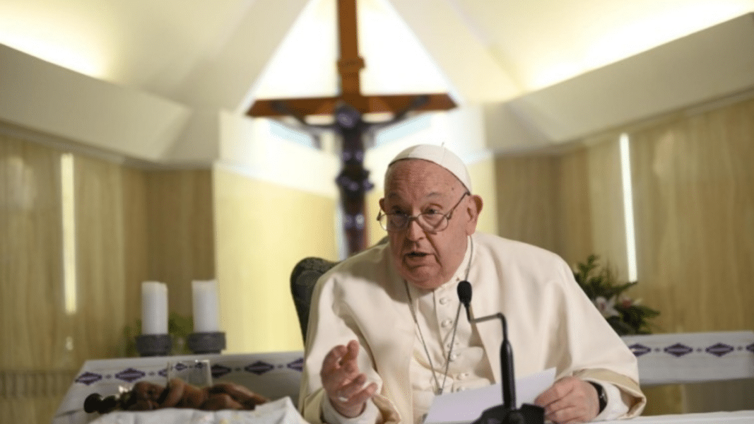 Francisco: «¿Defiendo el valor sagrado de la vida de los pequeños desde su concepción en el seno materno?»